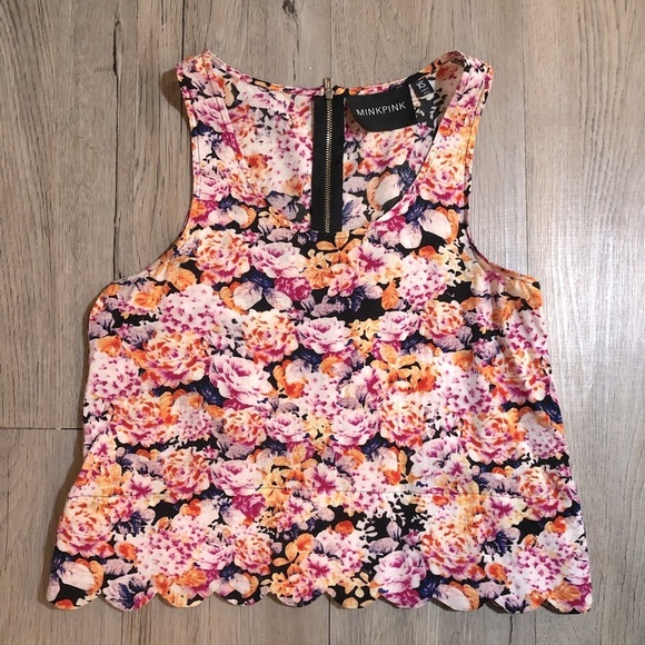 🔥SALE - any 4/$20.  Minkpink Scalloped Crop Top - Picture 1 of 6